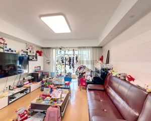 环球翡翠湾花园(公寓) 3室2厅 125.78平