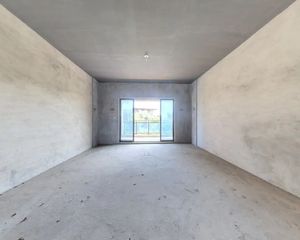 万丰湖,湖景洋房大平层,视野开阔,诚意出售。