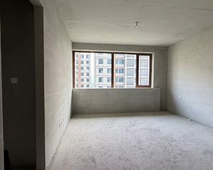东湖观景房云玺首府239平南北通透毛坯四居 多层洋房社区
