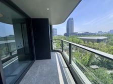 小区里就这套比较诚意卖 价格可谈 全新 带产权两个车位