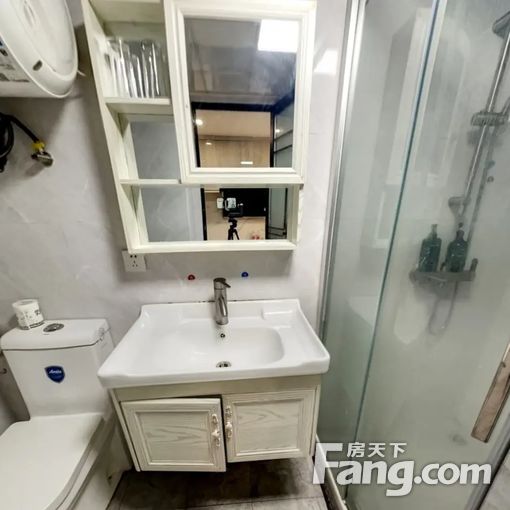 黄埔萝岗奥园广场精装两房 南向中层 家电齐全 押二付一