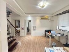 新南现浇房 总价低 楼下两房加楼上储藏室 边套全明 户型板正