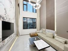 临湖叠墅,总6层电梯,百多万装修,没咋住高品质,挑高舒适客厅