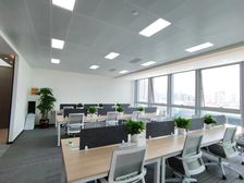 中信广场!150平精装修带家具!无中介费!双地铁口!随时看房