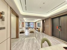 金融城中央公馆 5室2厅1卫 精装 498万元
