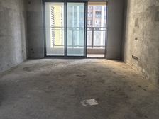 急售万达东江城一期花园中间南北通透大四房,中高层视野光线良好