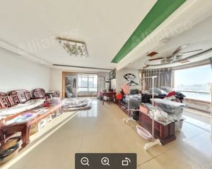 西工区 王城公园旁,电梯三室两厅两卫,宽敞明亮,随时看房