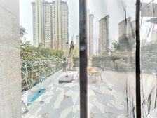世茂东外滩,108平米,户型方正,一楼有院