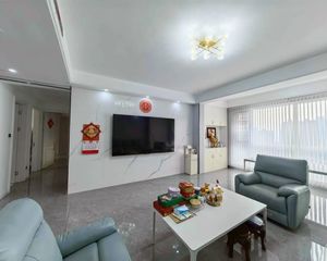 海德堡一梯一户通透4房,出门铜锣湾盒马,自住豪装,出价就卖