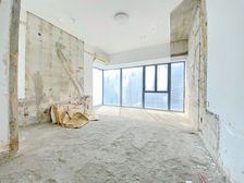 格林小城 高层带储物间 已经砸成毛坯 急售