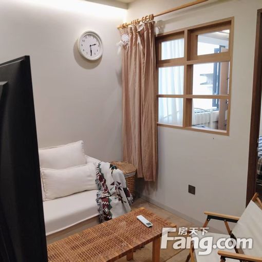 本人经营租房 卖房 租铺等业务 有各种关于房产欢迎联系咨询