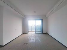 中奥滨江 3室2厅2卫 精装修 83万元