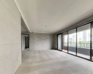 和昌三期 大宽厅大阳台 看房有密码 随时方便 诚心卖