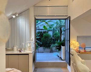 天府一街三蒙|精装公寓带全屋家具家电带产权车位|全景落地窗。