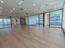 鲁商国奥城300平电梯口(地铁4号线,高楼层,新装修)