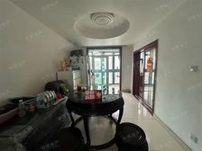 一梯三户,客厅带阳台,南北通透,近商圈,繁华地段,居家装修