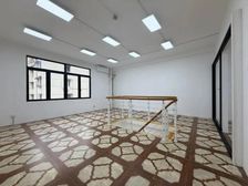 静安火车站商圈特价100平小户型带露台创意园,租一赠一办公