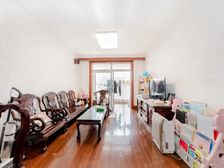 近地铁,中间楼层,现场实勘 产权清晰,店长力推