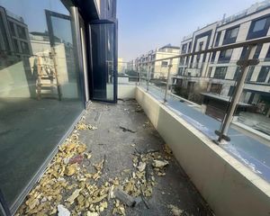 下叠别墅 独立电梯入户 带两个车位车库 实墙院子 南开门
