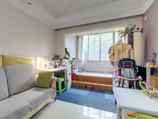 杨泰二村2室1厅 中间楼层南北户型位置好交通方便商场小区门口