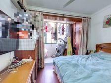 杨泰二村2室1厅 楼层好 1改成2房 位置安静 诚意出售