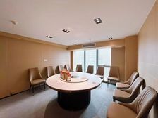 绿地中央广场360平米,带家具,带厨房精装,出租出售