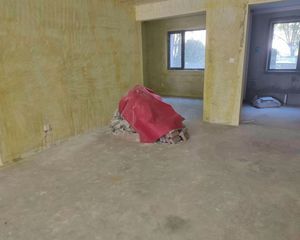 南北通透 双卫生间 房龄新 购物方便 电梯房 商品住宅