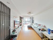 地铁口0距离!三轨交汇处!送车位!产权清晰!满5!看房随时!