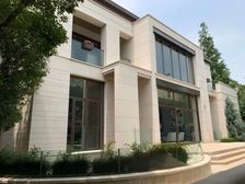 金臣别墅 788平5居 朝南法式独栋次新小区河流环绕