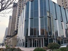大唐不夜城旁 送58个车位 年金90万 全玻璃展示面
