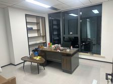 和荣大厦145平米租金7200元隔有2个隔间