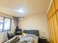 步行街附近,精装3室,带大自库,带车位
