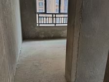 凯旋公园里 118平3居 南东向毛坯 安静不临街