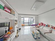 装修好大阳台精装修 近地铁 商品住宅 交通便利 大两房