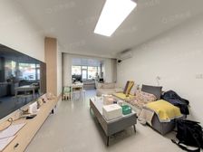 43中,现代精装三室大客厅,好楼层,拎包住,182万,可谈!