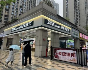 雨花区马里奥拐角年租21万 大门口第1个门面