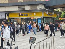 房东急需现金流!三千户小区出入口头铺!正对公寓出入口!