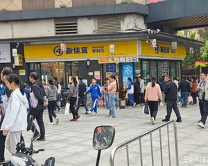 房东急需现金流!三千户小区出入口头铺!正对公寓出入口!