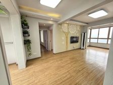 总价45万 沃尔玛八字门 单价3000多 电梯精装3房