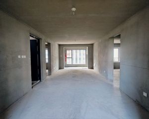 南环现房 金域学府 老证 代车位
