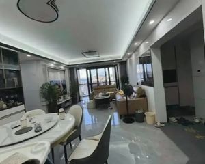 新天地名居 比同面积少 60个W 业主非常急售 随时看房