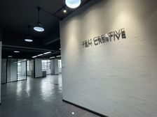 直租前山笋盘带隔间办公室,无格局方正,可注册交通便利!