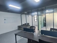 前山创意园招商商圈2十1办公室业主火热低价直租!格局方正配空