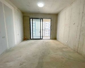 中交世通国际 正地铁口 毛坯三房 中楼层