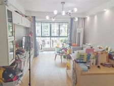 多层三楼,位置好,全新装修两房,送家具家电,满五少税看房方便