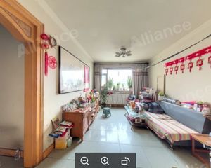 西工区 恒泰中心旁边 八一路 电业局家属院 双气三室两卫