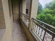 大平层 临河美景 采光视野无遮挡 中介费只收100块。