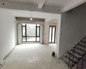 免个税+康桥地铁口+绿地上河院联排别墅+毛坯房+急卖好谈