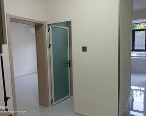 万博附近豪华装修,拎包入住,楼层好,有小房看房方便