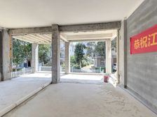 盘龙湾竹苑联排别墅 把东头 已改造 200平大花园 老证